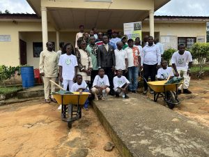 Baumpflanzprojekt Kamerun Spende GWP an Kids Development Center Übergabe